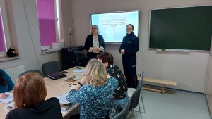 policjanci podczas spotkania