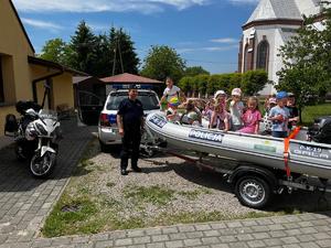 zdjęcie policjantów podczas spotkania z przedszkolakami