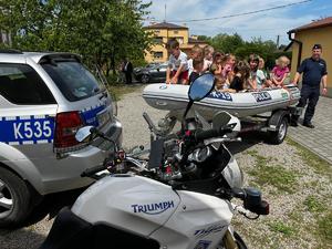 zdjęcie policjantów podczas spotkania z przedszkolakami