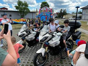 zdjęcie policjantów podczas pikniku