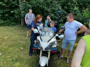 Policjanci podczas spotkania z dziećmi
