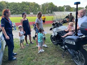 Policjanci podczas spotkania z dziećmi