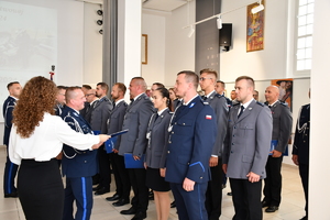 Policjanci zgromadzeni na uroczystości