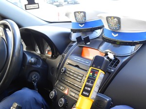 Wnętrze policyjnego radiowozu