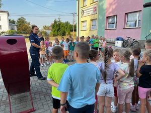 Policjanci podczas spotkania z dziećmi