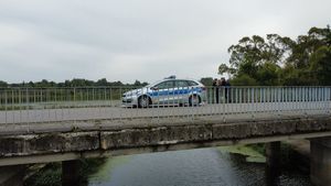 Policjanci monitorują stan rzek