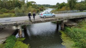 Policjanci monitorują stan rzek