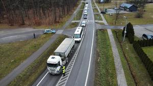 Policjanci podczas prowadzonej akcji trzeźwość.