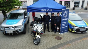 Policjanci podczas obchodów 80 rocznicy zakończenia II wojny światowej