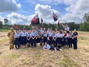 policjanci podczas spotkania z harcerzami