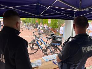 kolbuszowscy i mieleccy policjanci na I rajdzie rowerowym w Niwiskach