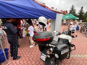 kolbuszowscy i mieleccy policjanci na I rajdzie rowerowym w Niwiskach
