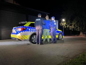 policjanci podczas działań poszukiwawczych