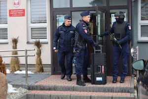 Policjanci oraz strażacy podczas ćwiczeń