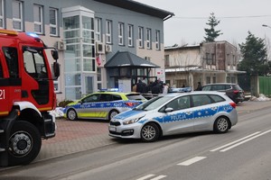 Policjanci oraz strażacy podczas ćwiczeń