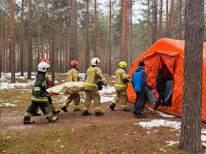 Policjanci oraz strażacy podczas ćwiczeń