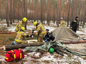 Policjanci oraz strażacy podczas ćwiczeń