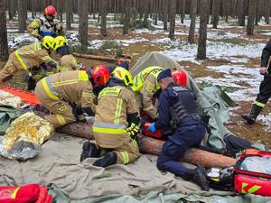 Policjanci oraz strażacy podczas ćwiczeń