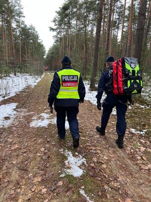 Policjanci oraz strażacy podczas ćwiczeń