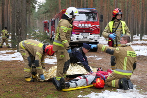 Policjanci oraz strażacy podczas ćwiczeń