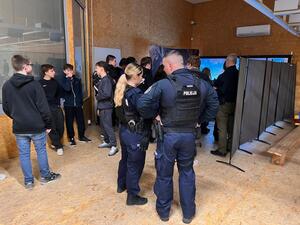 Policjanci na dniach otwartych LO w Kolbuszowej
