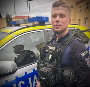 Zaufanie do dzielnicowego nie zawiodło – szybka reakcja policjanta pomogła opanować pożar