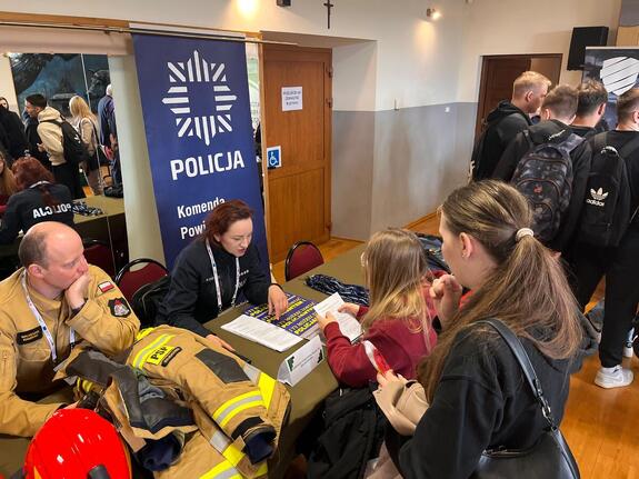 Policjanci z Kolbuszowej na Targach Pracy i Edukacji