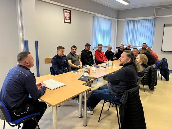 Spotkanie dotyczące bezpieczeństwa podczas rozgrywek piłkarskich