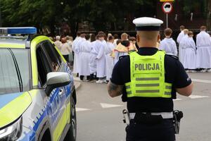 Policjanci czuwali nad bezpieczeństwem uczestników procesji Bożego Ciała