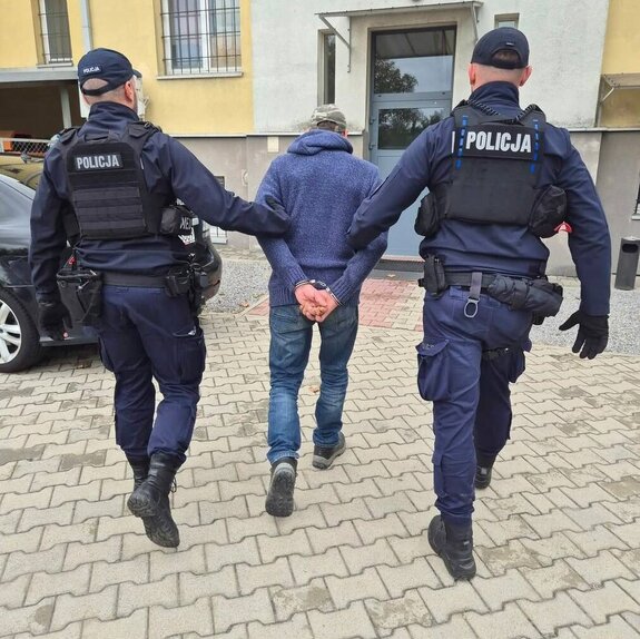 Pięć osób poszukiwanych zatrzymanych jednego dnia. Skuteczna akcja kolbuszowskich policjantów